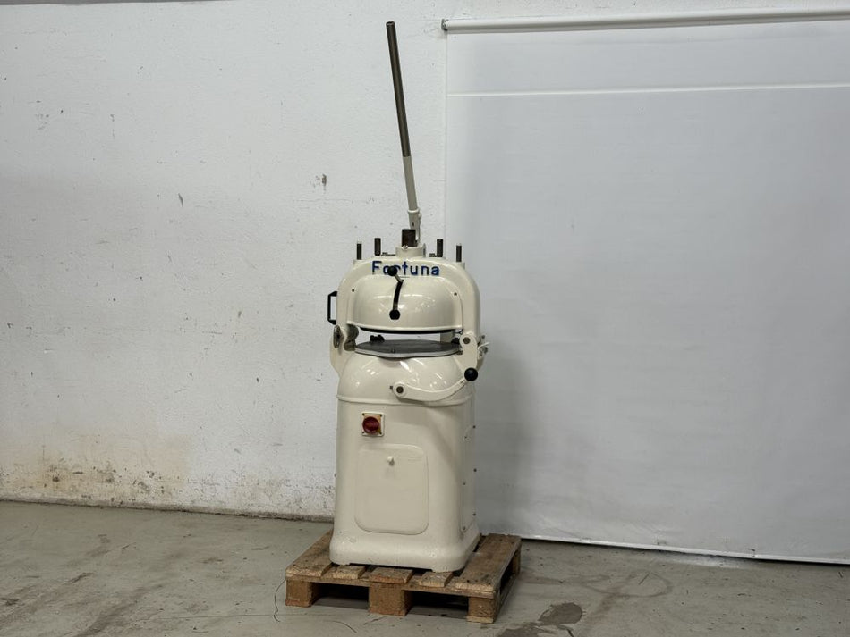 Fortuna semi-automatic bread roll press 3