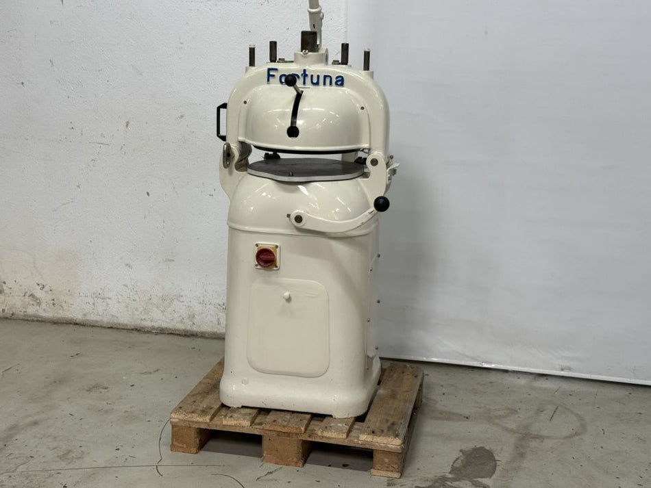 Fortuna semi-automatic bread roll press 3