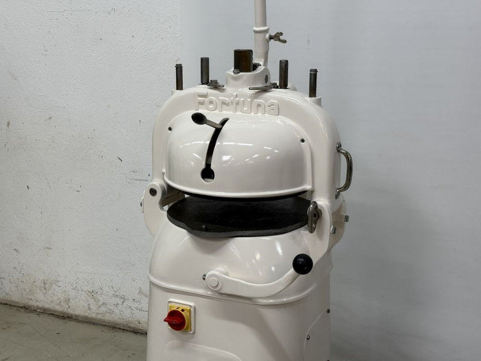 Fortuna semi-automatic bread roll press 4